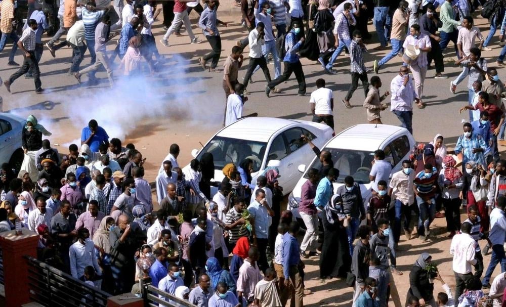 البشير في نيالا.. رسائل في بريد الشباب والدول الصديقة