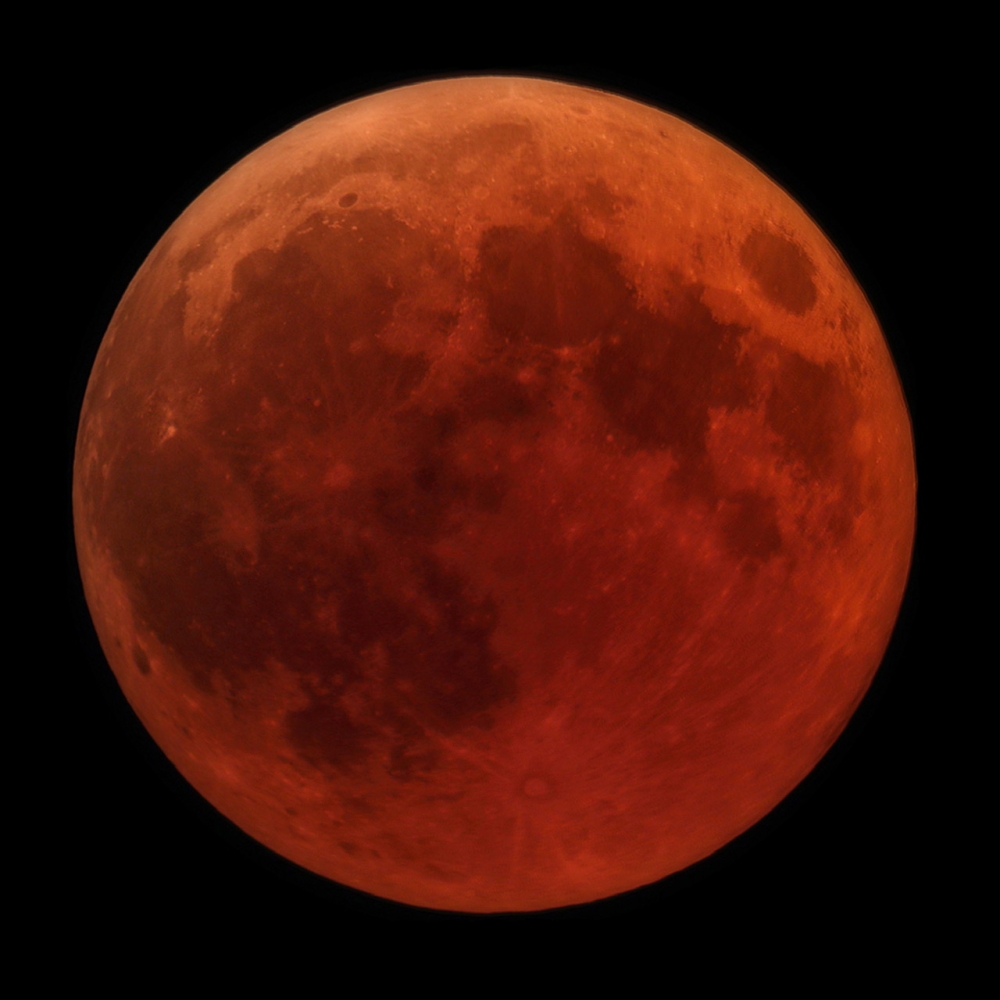 سماء البحرين على موعد مع خسوف شبه الظل صباح الإثنين