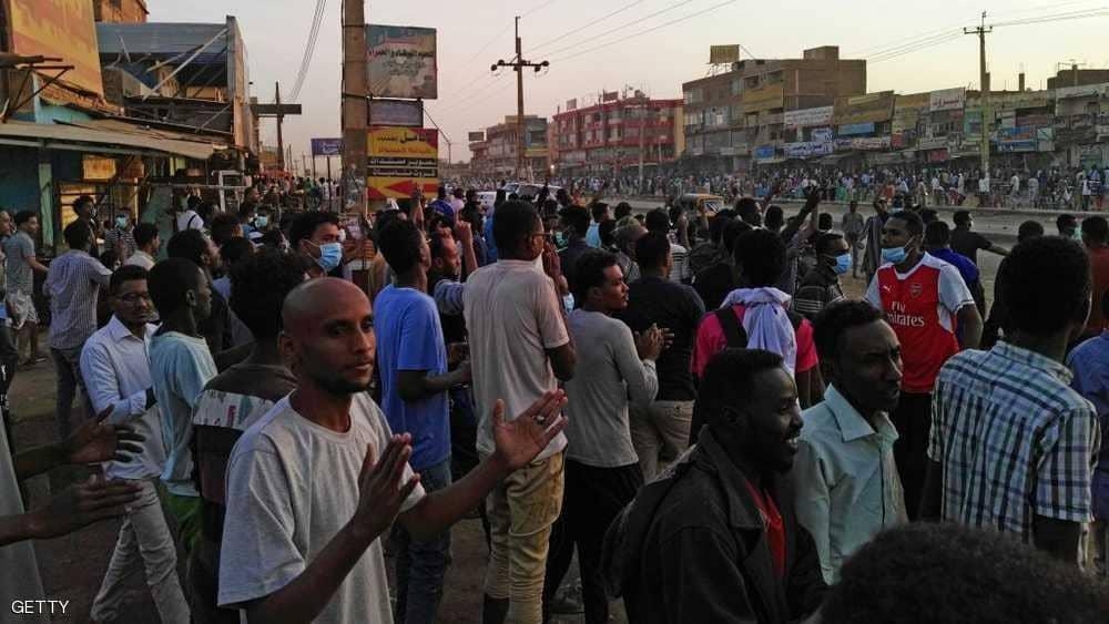 "مبادرة لجمع الشمل" في السودان.. والمظاهرات مستمرة