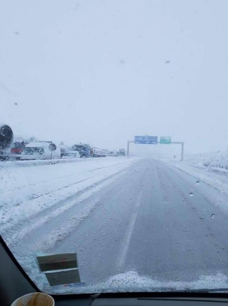 اضطراب جوي بالجزائر يعزل المحافظات ويلغي رحلات جوية وبحرية