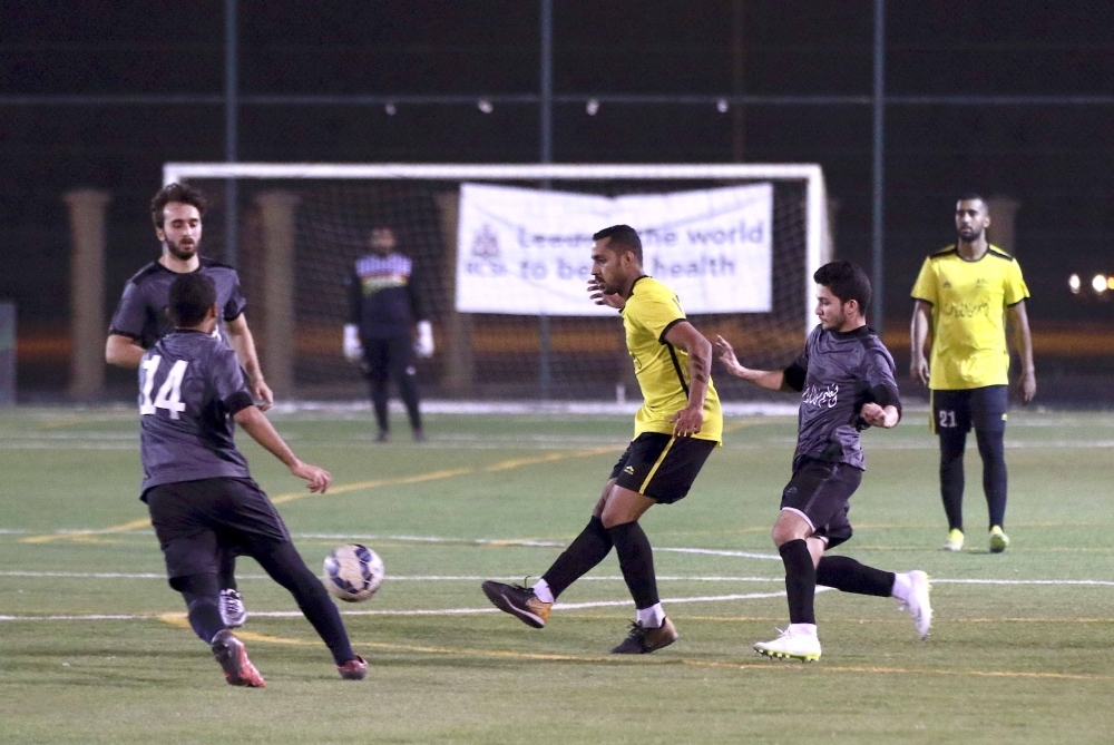 "جامعة البحرين" يحتل الصدارة و"التطبيقية" يشدد المطاردة