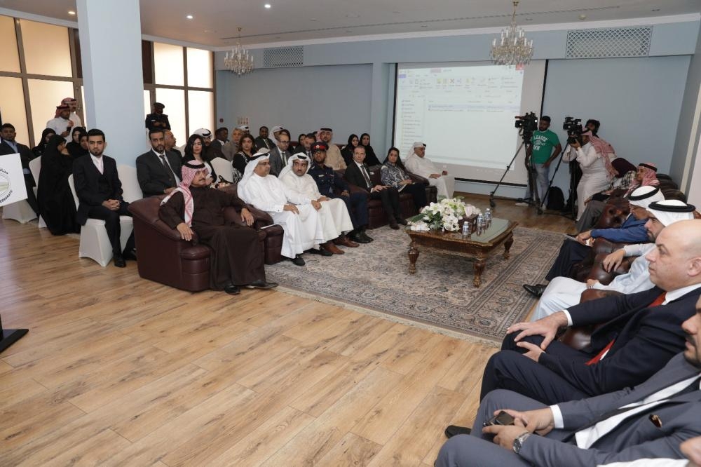 محافظ العاصمة يكرم 11 جهة حكومية وخاصة شاركت بتزيين مبانيها