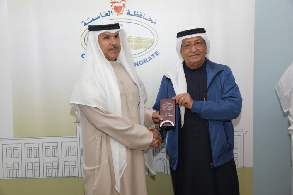 محافظ العاصمة يكرم 11 جهة حكومية وخاصة شاركت بتزيين مبانيها