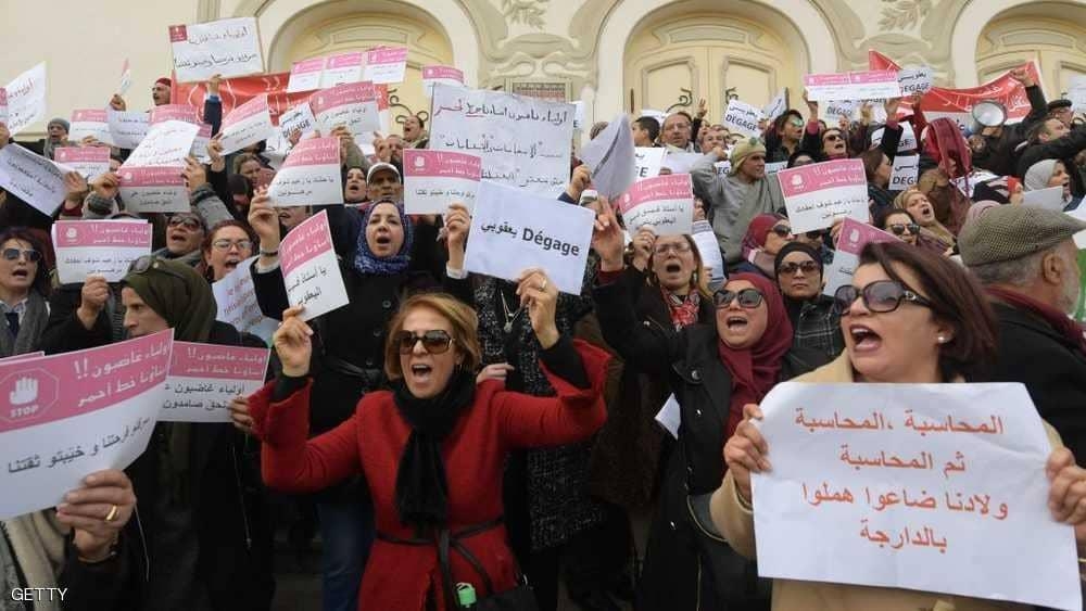 معلمو تونس يضربون وأولياء الأمور يتظاهرون