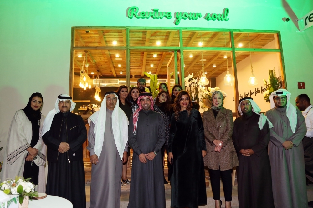 عيسى بن علي يفتتح مطعم "رفيف" في واتر جاردن سيتي