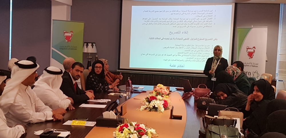 25 حجاماً شعبياً يوقعون على ضوابط تصريح مزاولة الحجامة