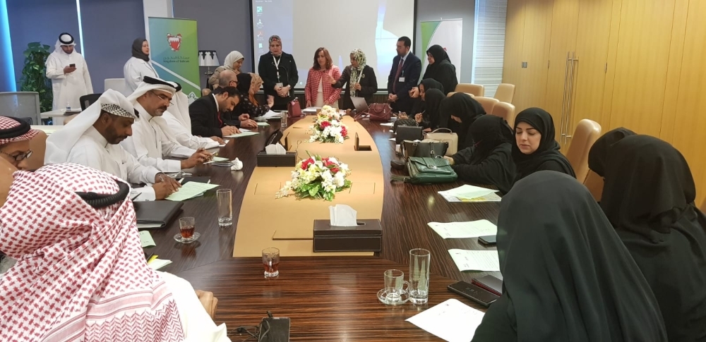 25 حجاماً شعبياً يوقعون على ضوابط تصريح مزاولة الحجامة