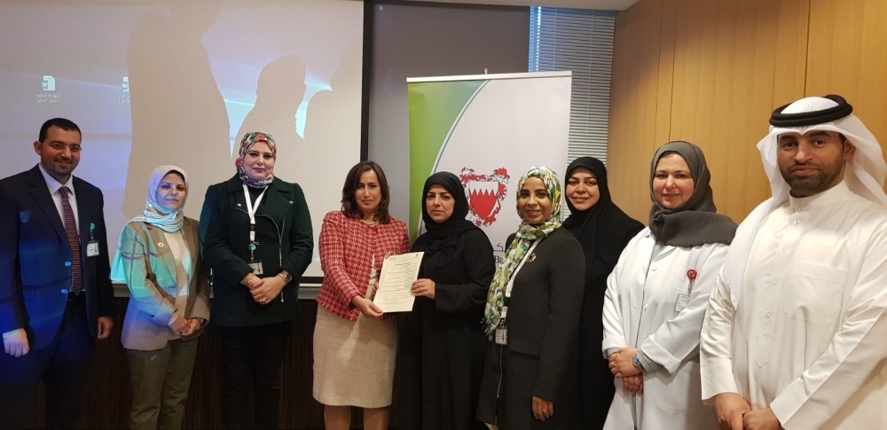 25 حجاماً شعبياً يوقعون على ضوابط تصريح مزاولة الحجامة