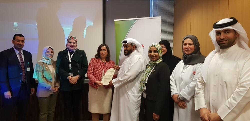 25 حجاماً شعبياً يوقعون على ضوابط تصريح مزاولة الحجامة