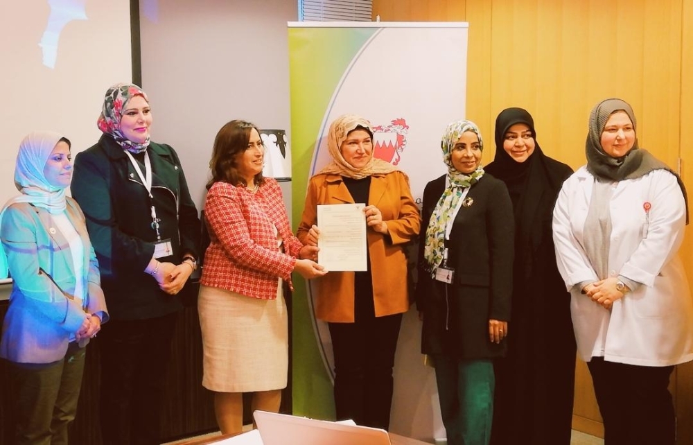 25 حجاماً شعبياً يوقعون على ضوابط تصريح مزاولة الحجامة