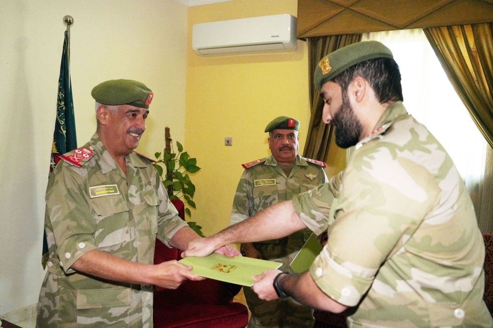 رئيس الحرس الوطني يسلم الدفعة الرابعة من شهادات استحقاق "بر الدور"