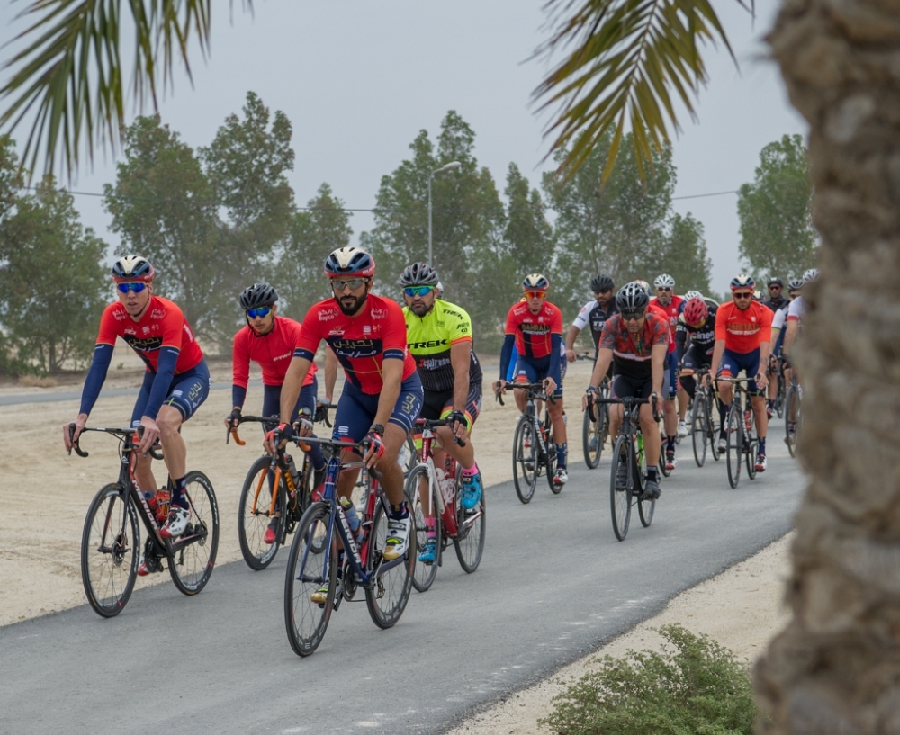 ناصر بن حمد يشارك في تدريبات فريق ميريدا للدراجات