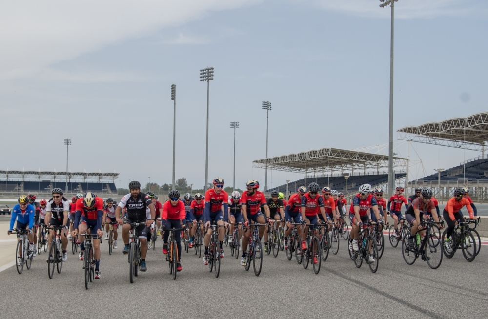 ناصر بن حمد يشارك في تدريبات فريق ميريدا للدراجات