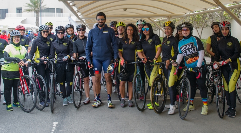 ناصر بن حمد يشارك في تدريبات فريق ميريدا للدراجات