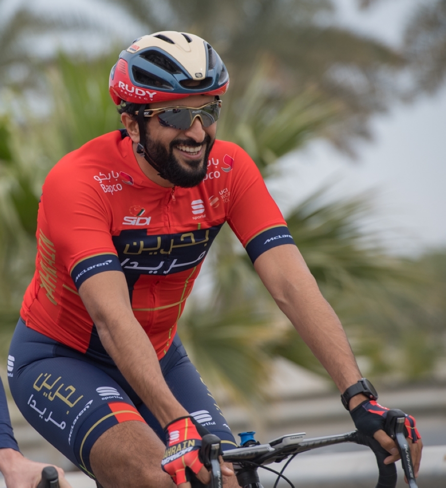 ناصر بن حمد يشارك في تدريبات فريق ميريدا للدراجات