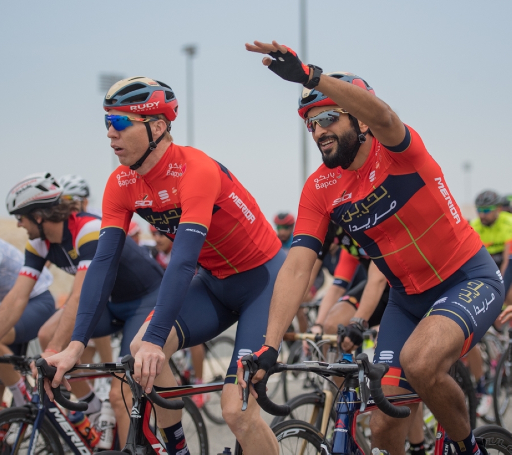 ناصر بن حمد يشارك في تدريبات فريق ميريدا للدراجات