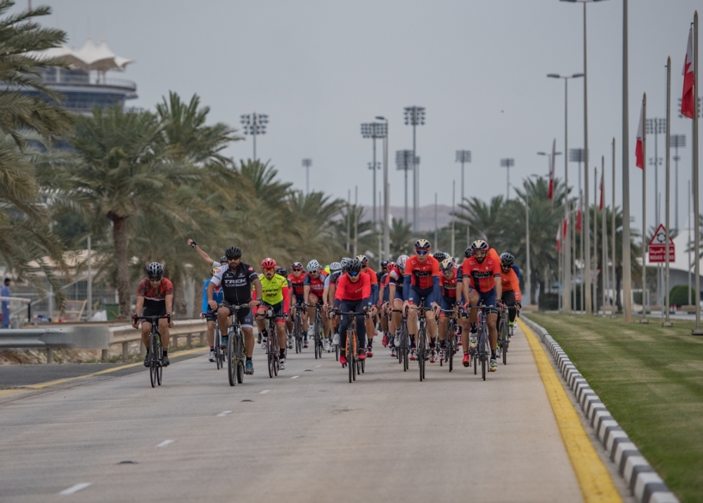 ناصر بن حمد يشارك في تدريبات فريق ميريدا للدراجات