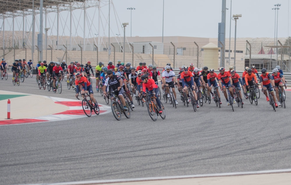 ناصر بن حمد يشارك في تدريبات فريق ميريدا للدراجات