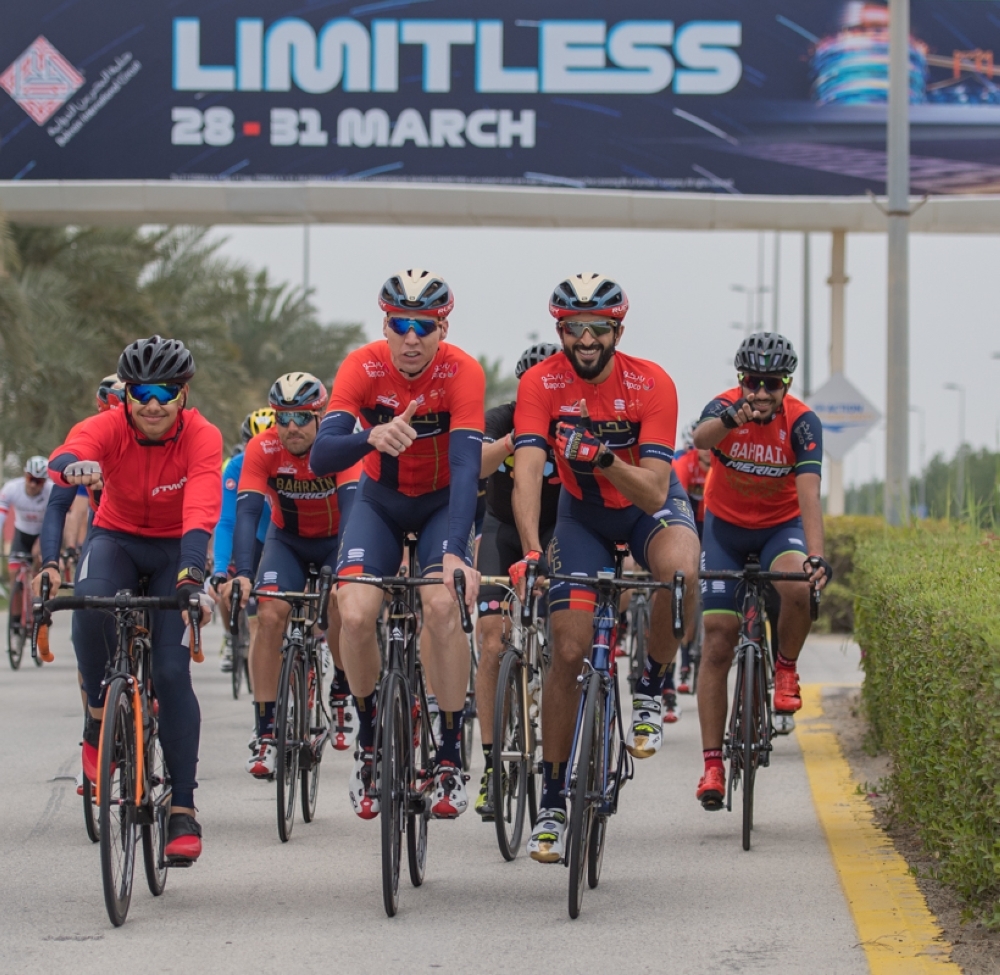 ناصر بن حمد يشارك في تدريبات فريق ميريدا للدراجات