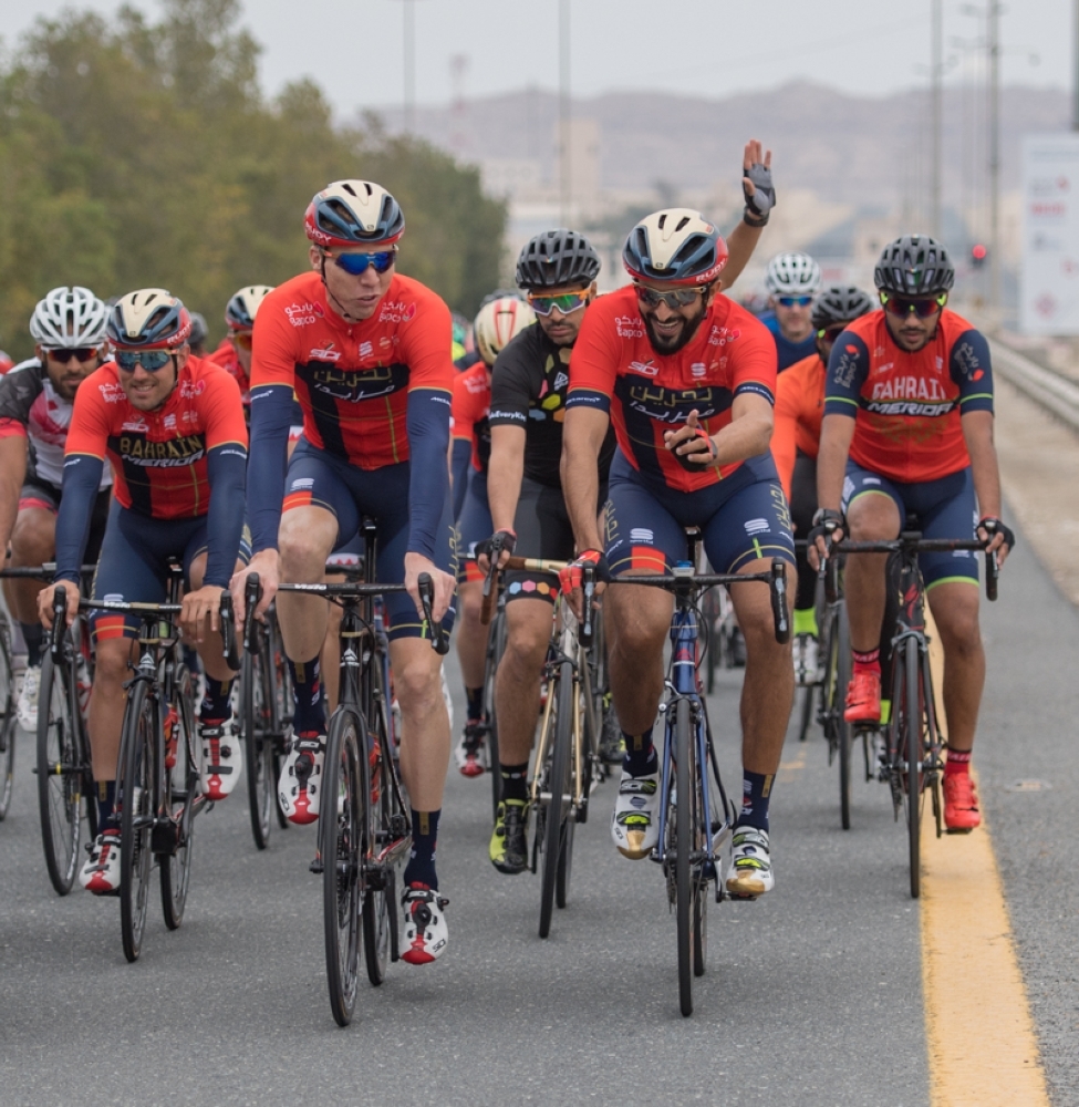 ناصر بن حمد يشارك في تدريبات فريق ميريدا للدراجات
