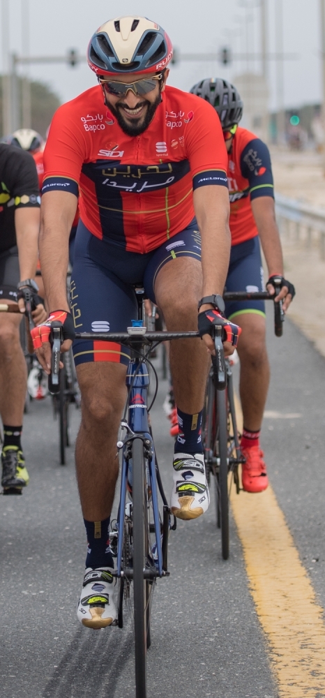 ناصر بن حمد يشارك في تدريبات فريق ميريدا للدراجات