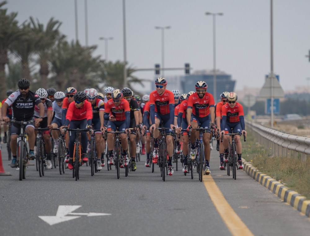 ناصر بن حمد يشارك في تدريبات فريق ميريدا للدراجات