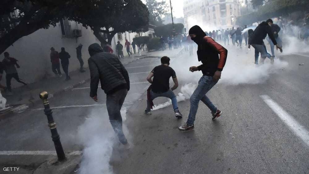 احتجاجات بالجزائر رفضاً لترشح بوتفليقة لولاية خامسة.. والرئيس يؤكد استمراره