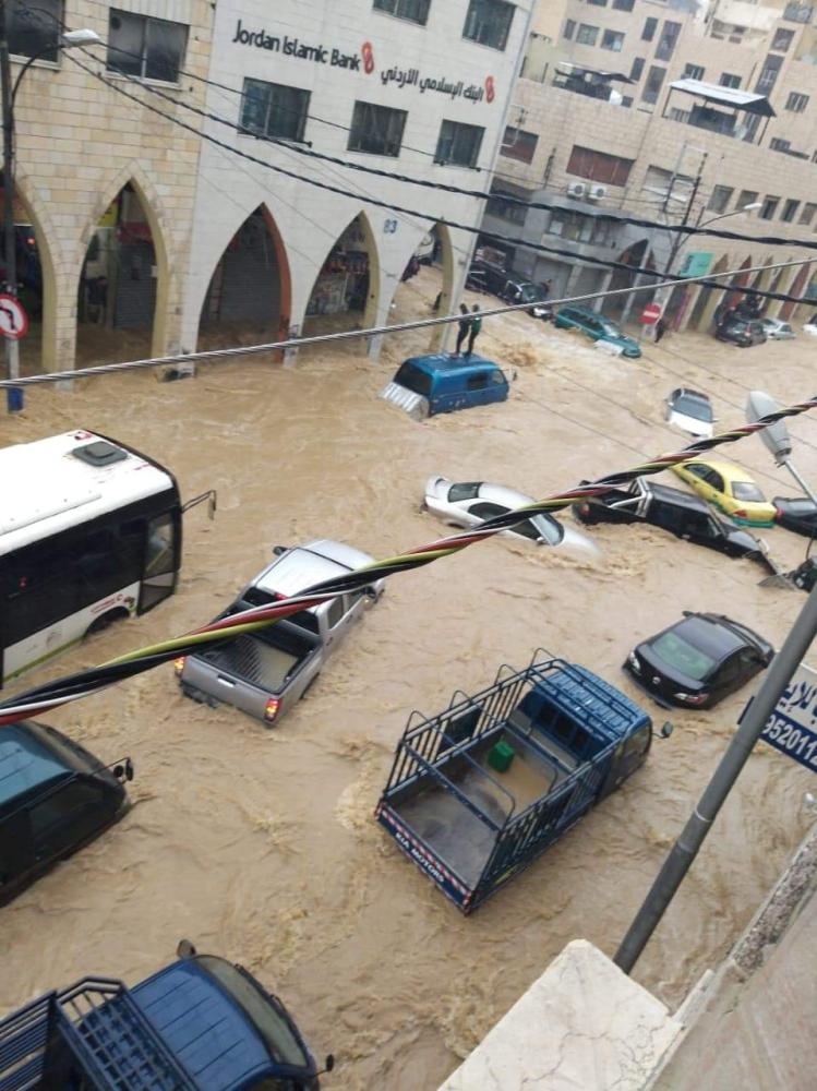 أمطار غير مسبوقة تٌغرق مناطق بالأردن وتتسبب بأضرار مادية