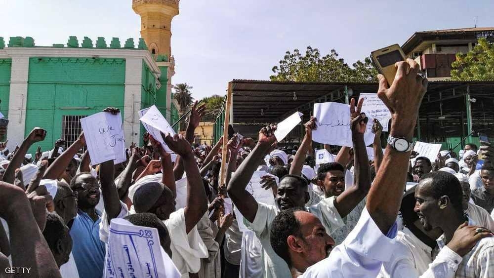 الشرطة السودانية تفرق متظاهرين بـ "الغاز المسيل للدموع" في الخرطوم