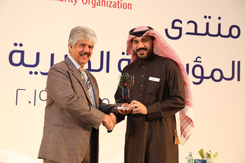 ناصر بن حمد: التوجيهات الملكية تضمن للإنسان مساعدته والحفاظ على كرامته