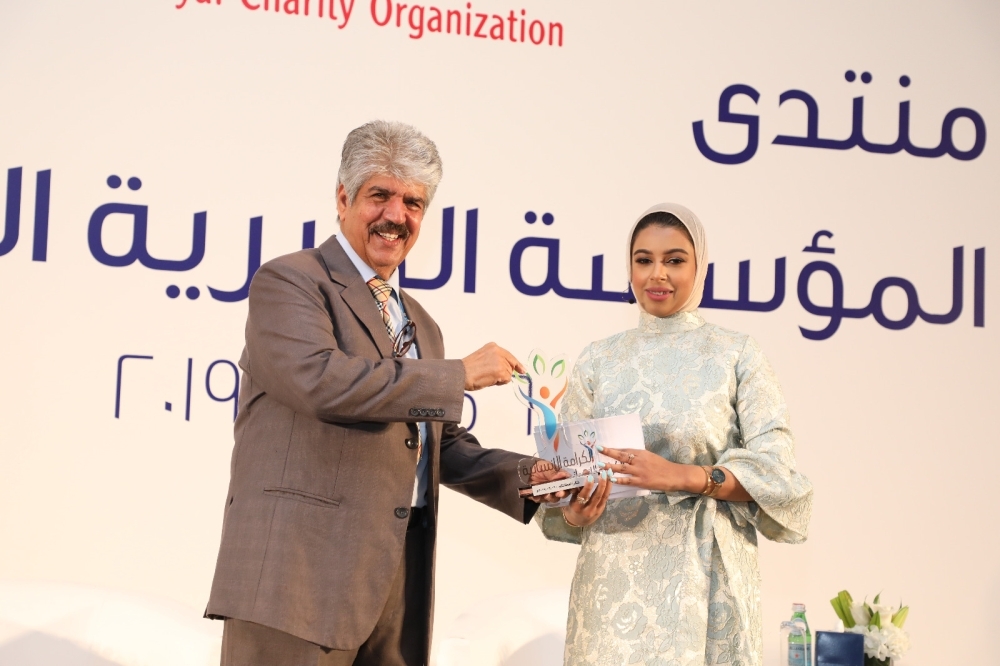 ناصر بن حمد: التوجيهات الملكية تضمن للإنسان مساعدته والحفاظ على كرامته