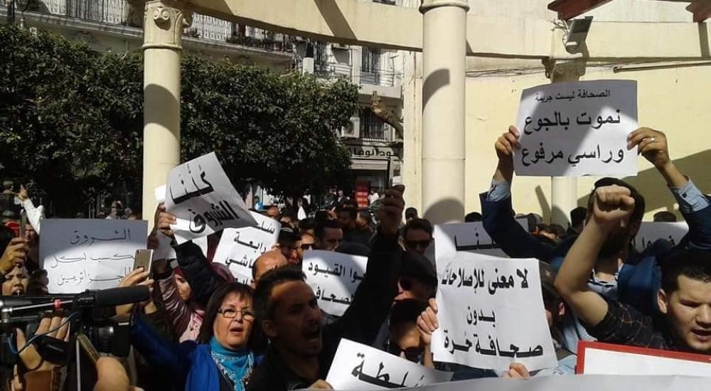 المظاهرات تتصاعد في الجزائر.. وبوتفليقة يحذر من الفوضى