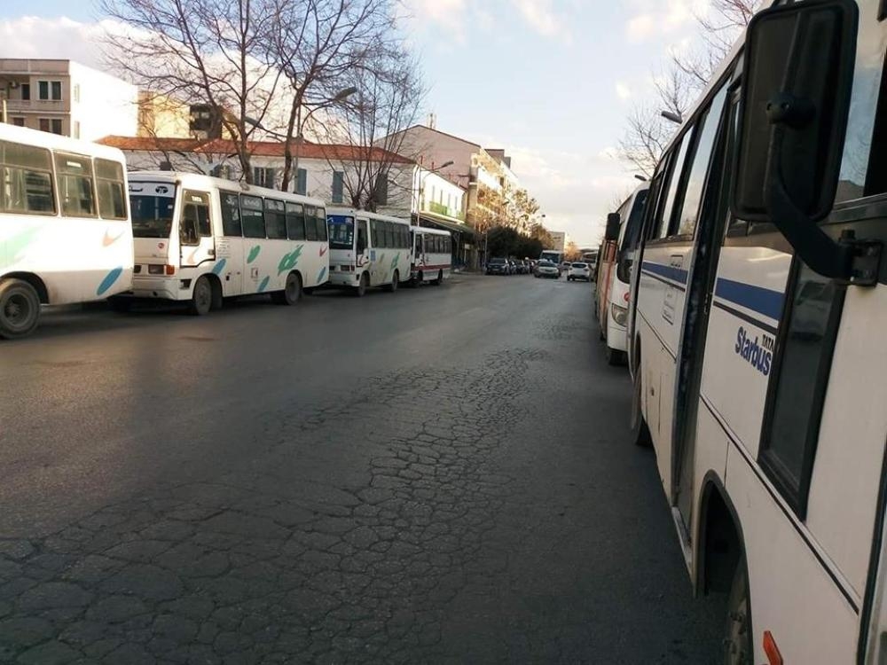 شلل في الجزائر وتعديل حكومي واسع ينتظر عودة بوتفليقة