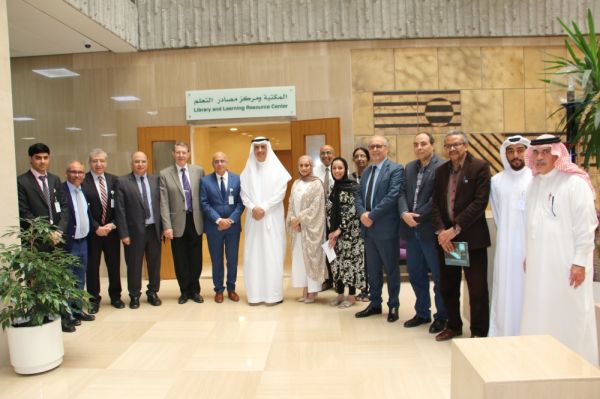 العوهلي يفتتح يوم المكتبة بـ"الخليج العربي"