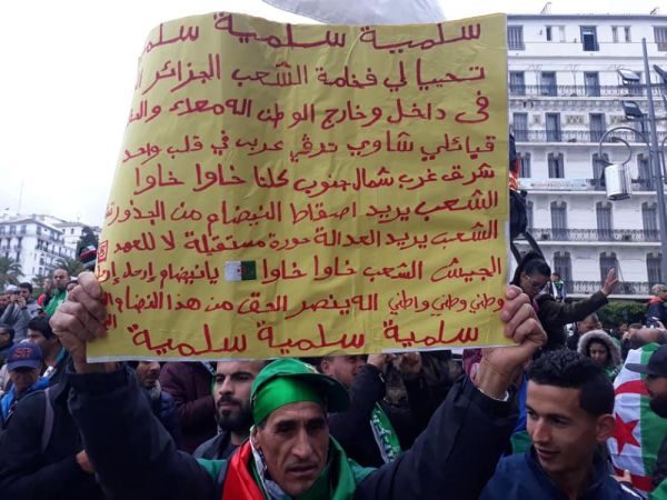 الحراك الشعبي ضد بوتفليقة يدخل شهره الثاني