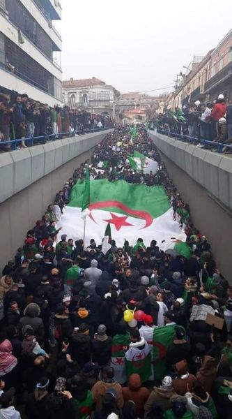 الحراك الشعبي ضد بوتفليقة يدخل شهره الثاني