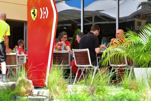 سائقي الفورمولا1 يواصلون قدومهم للبحرين لانطلاق جائزة البحرين الكبرى للفورمولا1