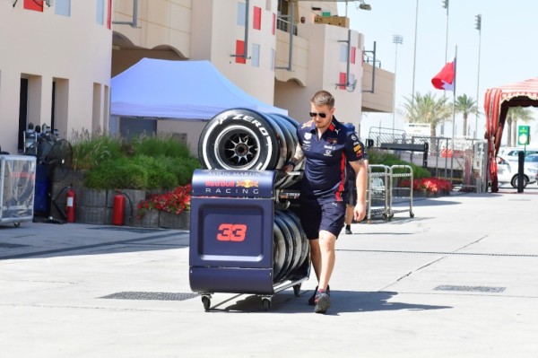 سائقي الفورمولا1 يواصلون قدومهم للبحرين لانطلاق جائزة البحرين الكبرى للفورمولا1