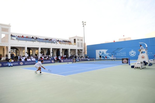 وزير الداخلية يشهد المباراة النهائية ببطولة التنس والتونسي منصوري يتوج بكأس البطولة