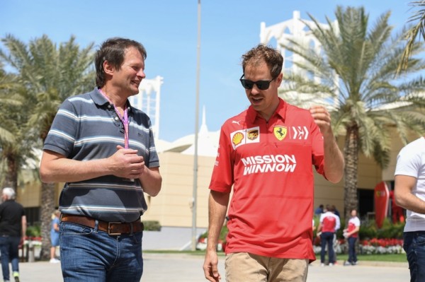 سماء الصخير تتلألأ بسباق الـ FORMULA 1 وحضور جماهيري غفير في سباق "بلا حدود"