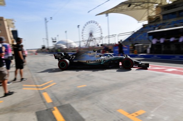 سماء الصخير تتلألأ بسباق الـ FORMULA 1 وحضور جماهيري غفير في سباق "بلا حدود"