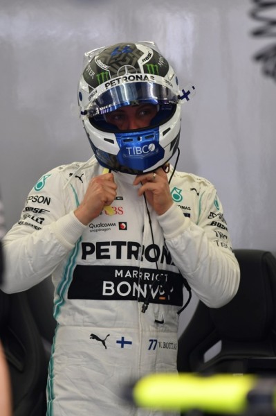 سماء الصخير تتلألأ بسباق الـ FORMULA 1 وحضور جماهيري غفير في سباق "بلا حدود"