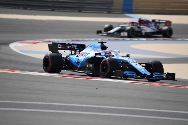 سماء الصخير تتلألأ بسباق الـ FORMULA 1 وحضور جماهيري غفير في سباق "بلا حدود"