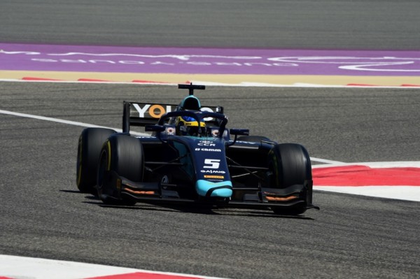 سماء الصخير تتلألأ بسباق الـ FORMULA 1 وحضور جماهيري غفير في سباق "بلا حدود"