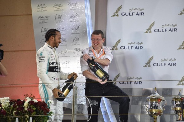 ولي العهد يتوج لويس هاميلتون بطلاً للفورمولا واحد 2019