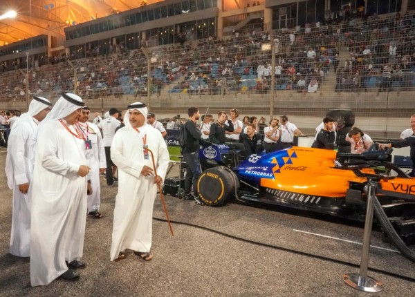 ولي العهد يتوج لويس هاميلتون بطلاً للفورمولا واحد 2019