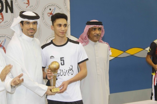 جامعة البحرين تحصد لقب دوري الطائرة