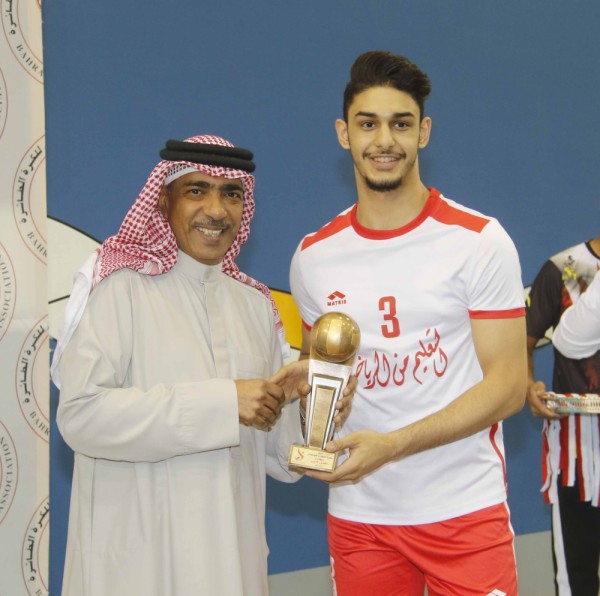 جامعة البحرين تحصد لقب دوري الطائرة