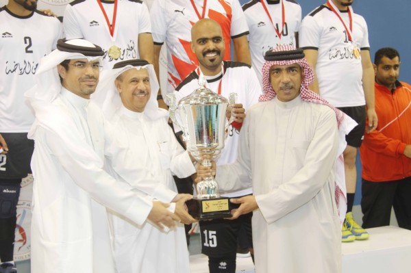 جامعة البحرين تحصد لقب دوري الطائرة