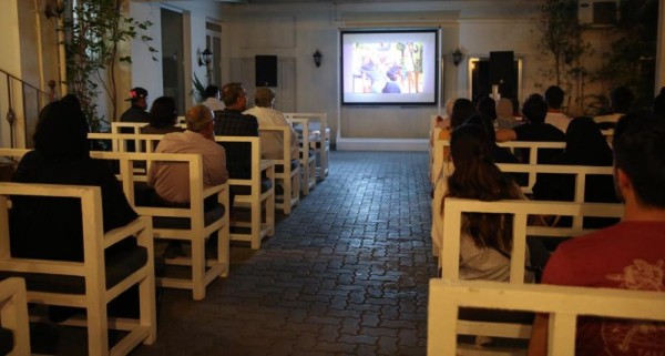 سينما يتيم تواصل عروضها في الهواء الطلق بفيلم "مساحات غير مكتملة"